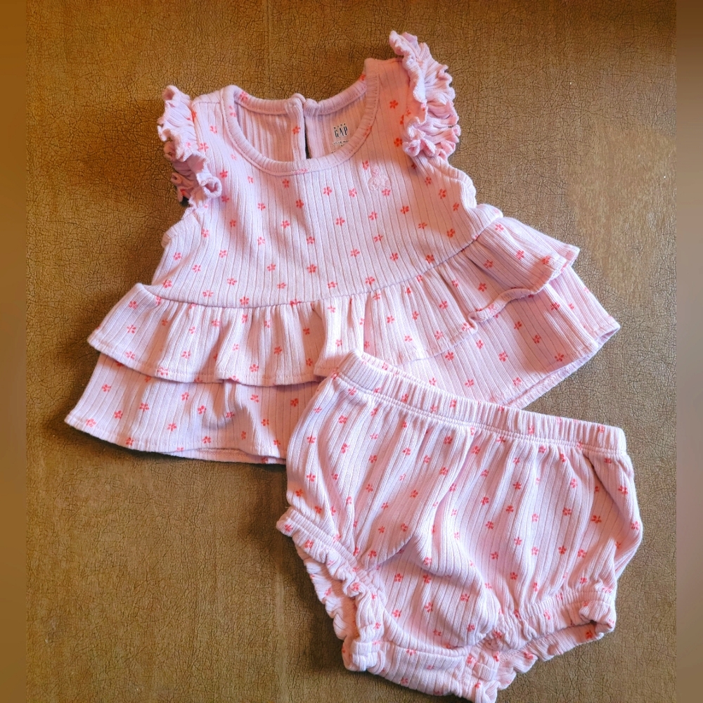 GAP Baby Ruffled Rib 2 piece outfit Set misty rose 12-18 months